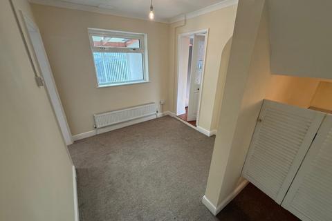 3 bedroom semi-detached house to rent, Fieldhead Avenue, Elton, Bury, BL8 2LX