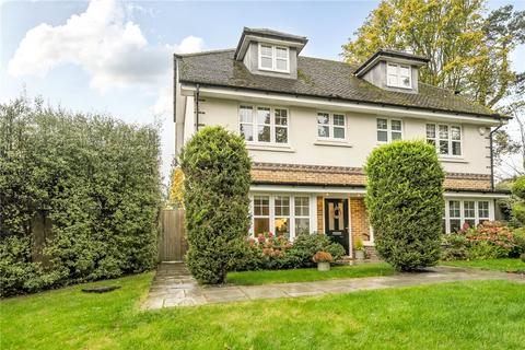 4 bedroom semi-detached house for sale, Nettlecombe Close, Farnham, Surrey, GU9