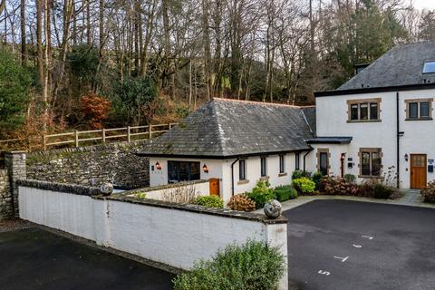 6 Applethwaite Hall, Windermere, The Lake District  LA23