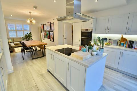 4 bedroom detached house for sale, Enstone Way, Hampton, Evesham, WR11 2RZ