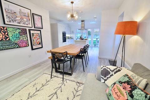 4 bedroom detached house for sale, Enstone Way, Hampton, Evesham, WR11 2RZ