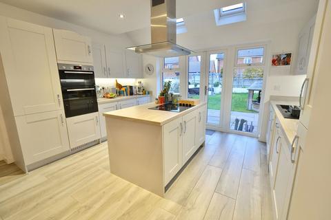 4 bedroom detached house for sale, Enstone Way, Hampton, Evesham, WR11 2RZ