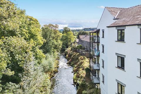 undefined, Kendal LA8