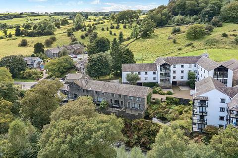 undefined, Kendal LA8