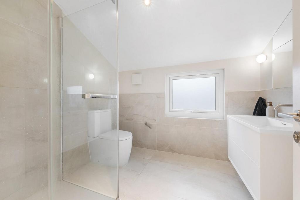 Bathroom Two (1).JPG