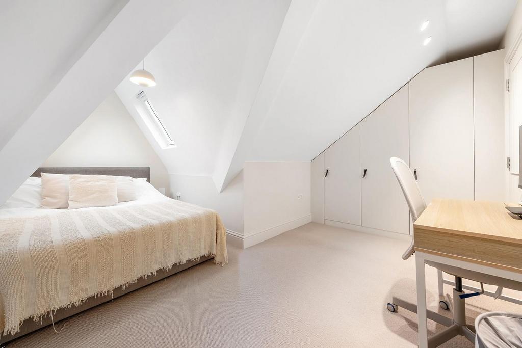 Principal Bedroom (2).JPG