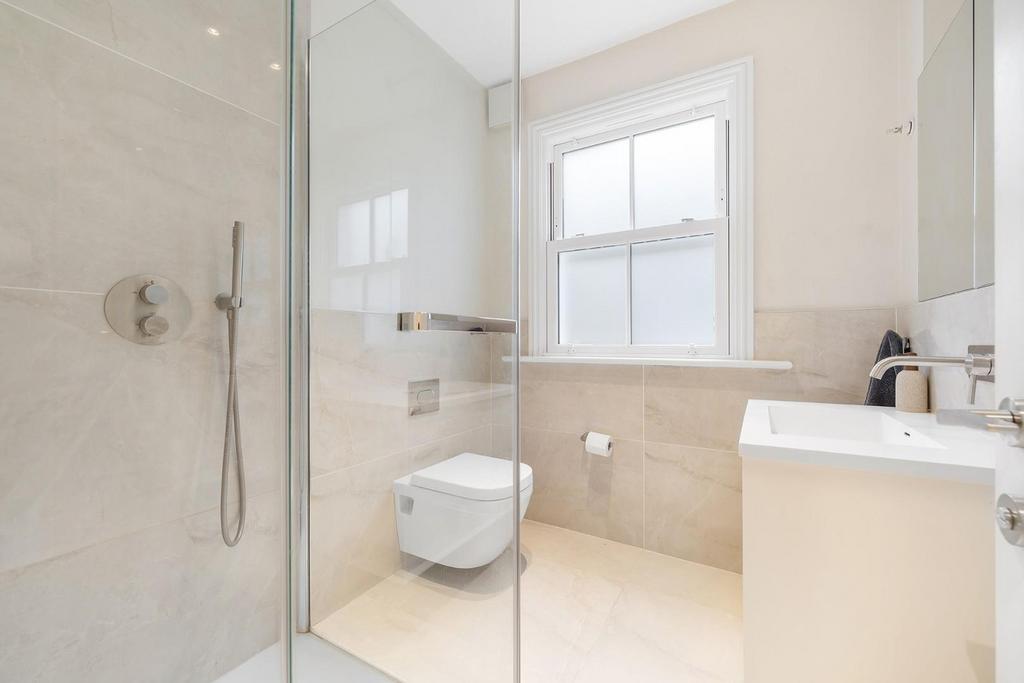 Bathroom One.JPG