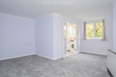 1 bedroom retirement property for sale, Mervyn Road, Shepperton TW17