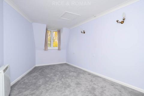1 bedroom retirement property for sale, Mervyn Road, Shepperton TW17