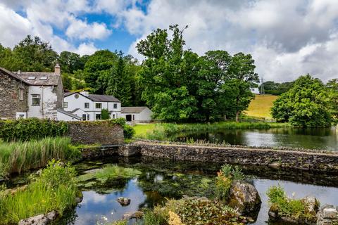 undefined, Kendal LA8
