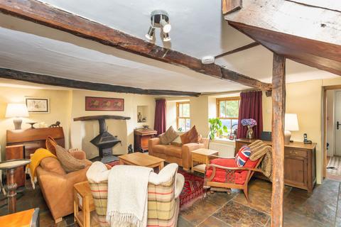 undefined, Kendal LA8