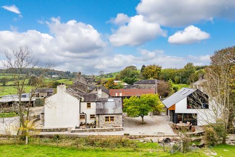 undefined, Kendal LA8