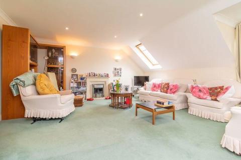 2 bedroom retirement property for sale, Limpsfield Road, Warlingham, Surrey, CR6 9RL