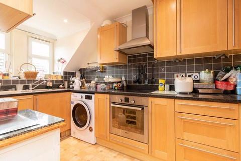2 bedroom retirement property for sale, Limpsfield Road, Warlingham, Surrey, CR6 9RL