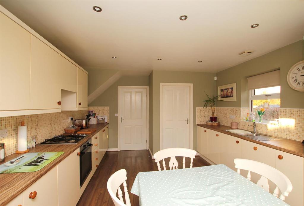 Kitchen &amp; Breakfast Room - c.JPG