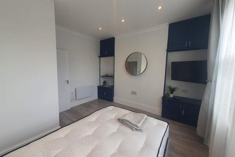 Flat share to rent, Talgarth Road, West Kensington, London   W14