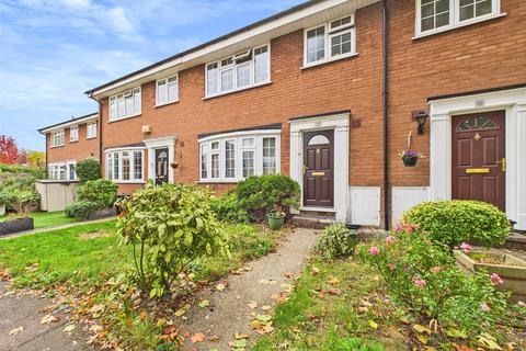 3 bedroom terraced house to rent, Springfield Avenue, Hampton
