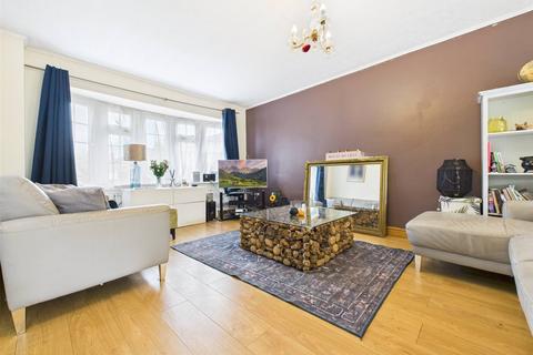 3 bedroom terraced house to rent, Springfield Avenue, Hampton
