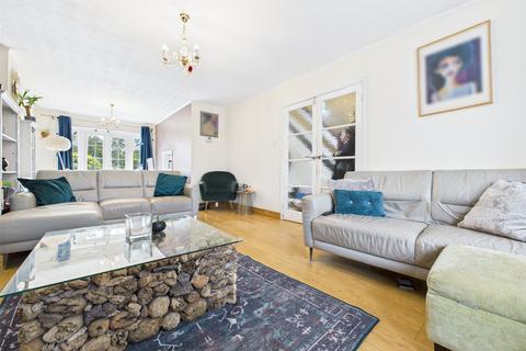 3 bedroom terraced house to rent, Springfield Avenue, Hampton