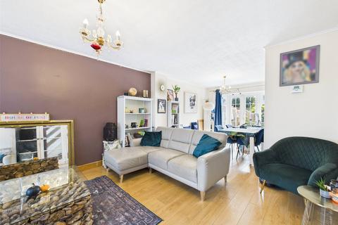 3 bedroom terraced house to rent, Springfield Avenue, Hampton