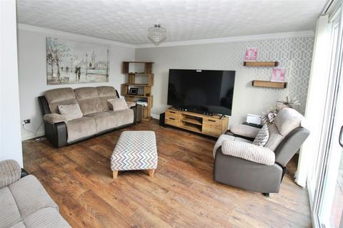 3 bedroom end of terrace house for sale, Cadeleigh Close, Bransholme