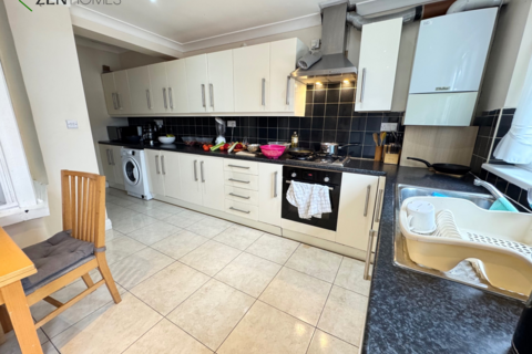 8 bedroom house share to rent, London N22