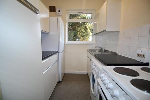 2 bedroom maisonette to rent, Stainton Road, Enfield