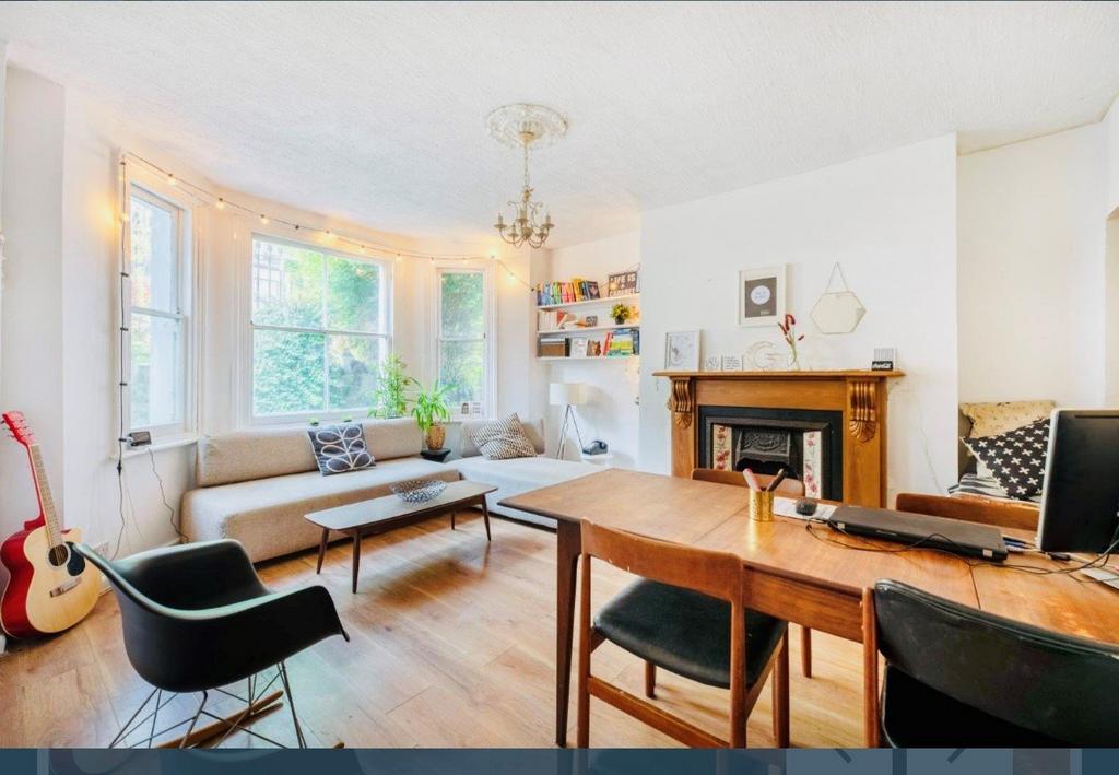 Victoria Rise Clapham Victoria Rise, London SW4 2 bed terraced house - £2,000 pcm (£462 pw)