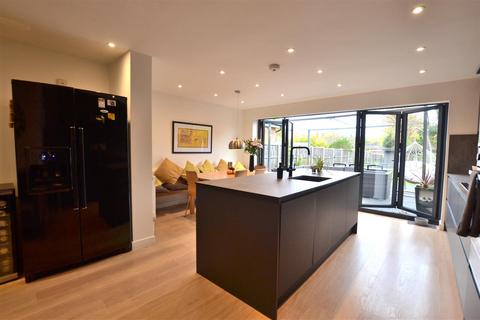 undefined, Minley Road, Fleet GU51