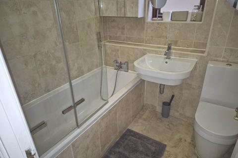 2 bedroom flat to rent, Southside Crescent, Glasgow