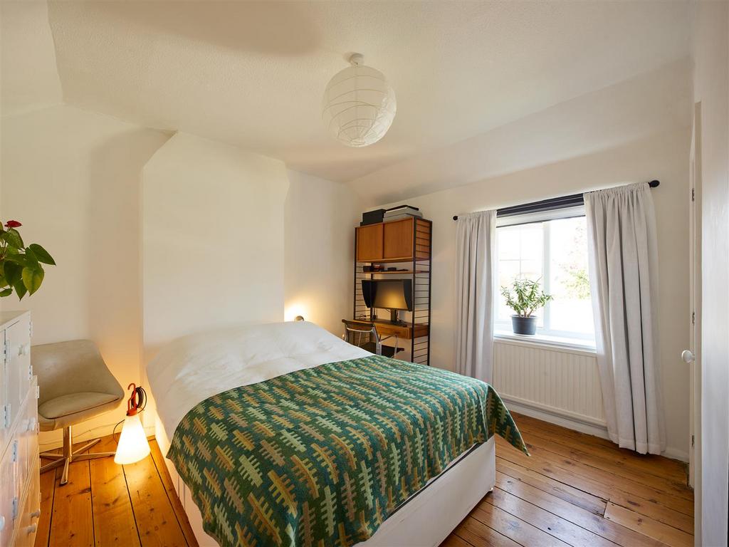 Master bedroom 01 copy.jpg