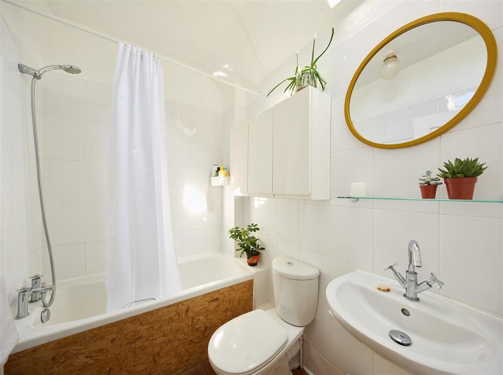 Upstairs bathroom 01 copy.jpg
