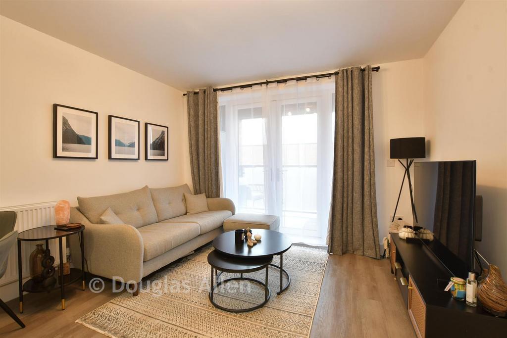 Lounge/Dining Area