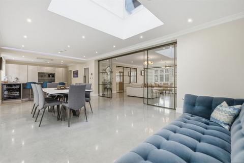 5 bedroom detached house for sale, Shenfield Gardens, Hutton, Brentwood