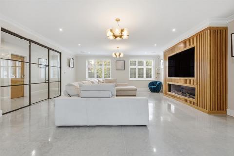5 bedroom detached house for sale, Shenfield Gardens, Hutton, Brentwood