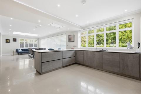 5 bedroom detached house for sale, Shenfield Gardens, Hutton, Brentwood