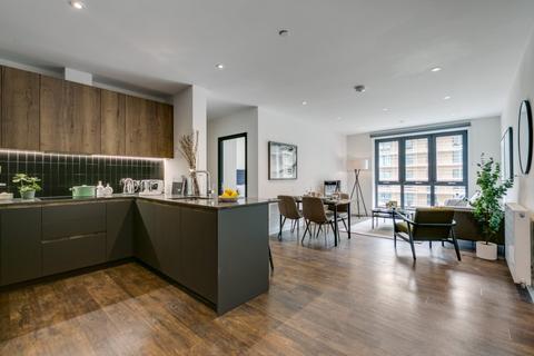 3 bedroom flat to rent, Glassworks Court, Greenford UB6
