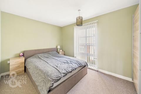 3 bedroom terraced house for sale, St. Simon Close, Queens Hill, Norwich