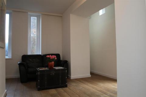 1 bedroom flat for sale, St. Leonards Road, London