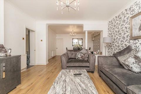 4 bedroom detached house to rent, The Avenue, Hornchurch, Hornchurch