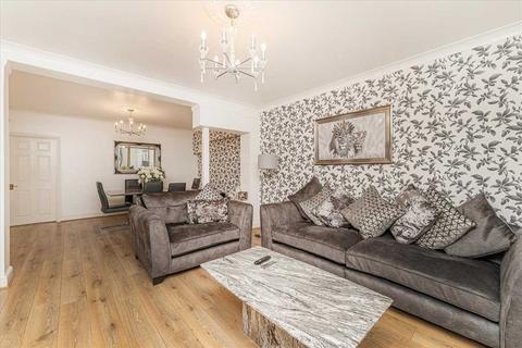 4 bedroom detached house to rent, The Avenue, Hornchurch, Hornchurch