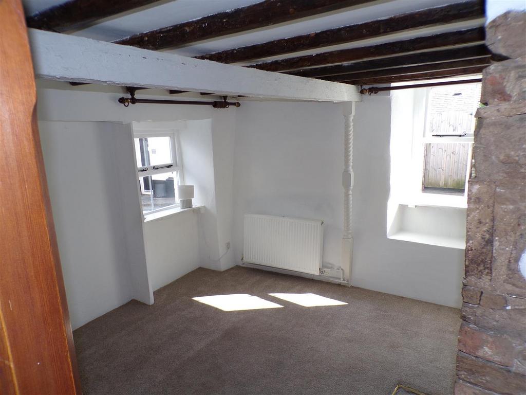 Living Room1.JPG