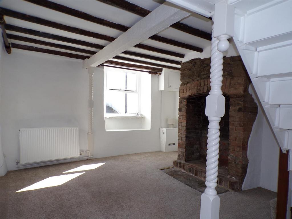 Living Room3.JPG
