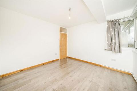 2 bedroom flat for sale, Sidney Street, London E1