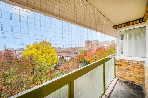 2 bedroom flat for sale, Sidney Street, London E1