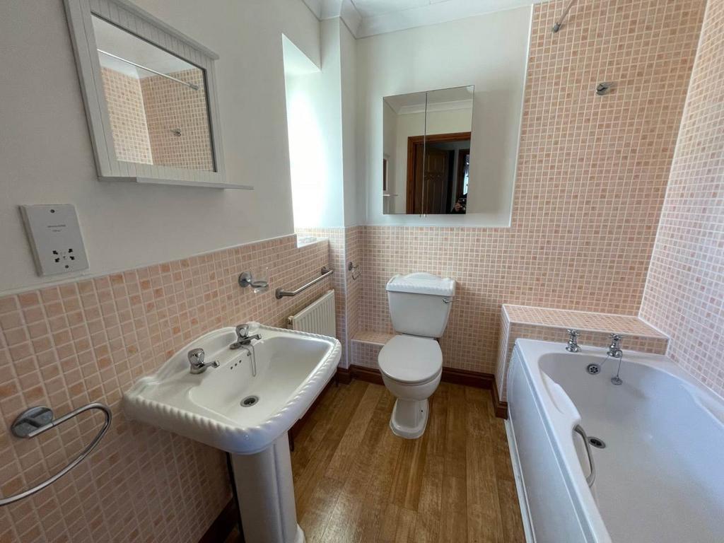 Market ave 31 bathro