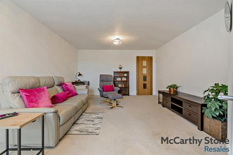 1 bedroom apartment for sale, Heathlands, Beaconsfield Road, Farnham Common, Slough