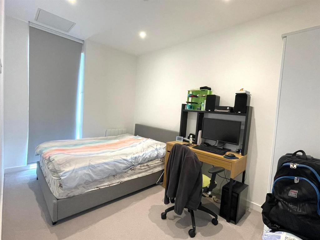 Bedroom 1.jpg