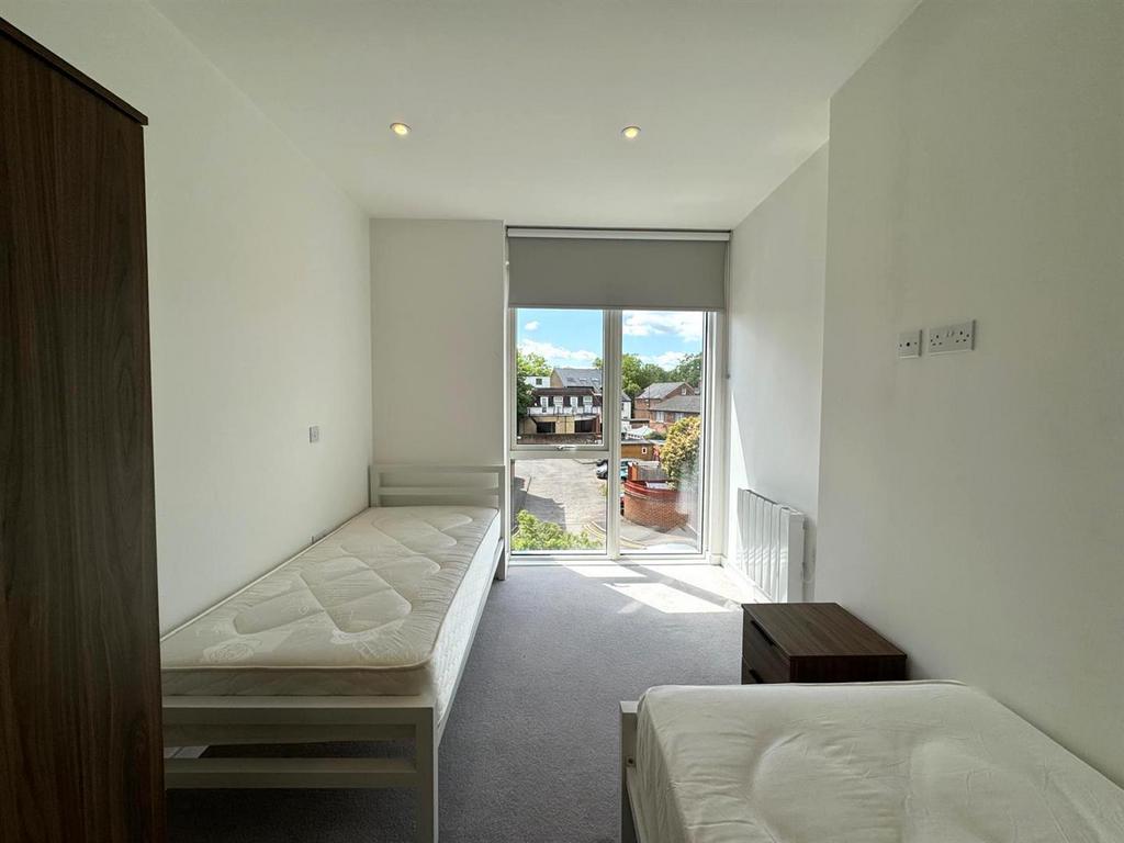 Bedroom 2 pic 2.jpg