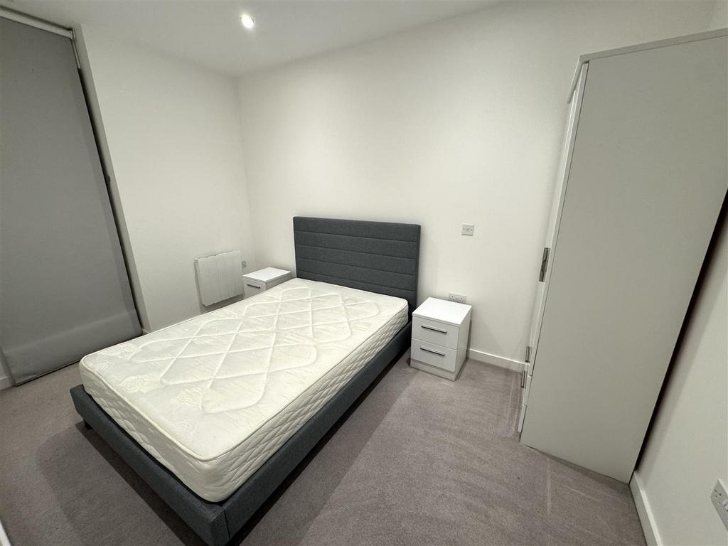 Bedroom 1 pic 2.jpeg